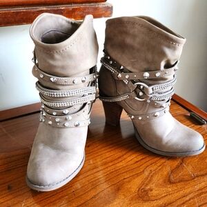 Cowgirl Boots with Rhinestones size 8